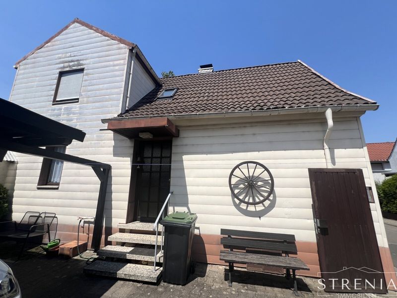 Eigenheim mit Garage und Freisitz in Eisenberg